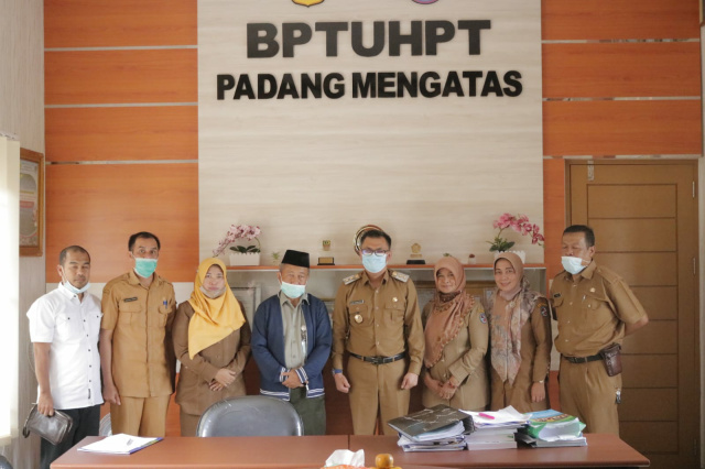 Wakil Bupati Kabupaten Limapuluh Kota Rizki Kurniawan Nakasri melakukan kunjungan kerja ke Balai Pembibitan Ternak Unggul-Hijauan Pakan Ternak (BPTU-HPT) Padang Mangateh