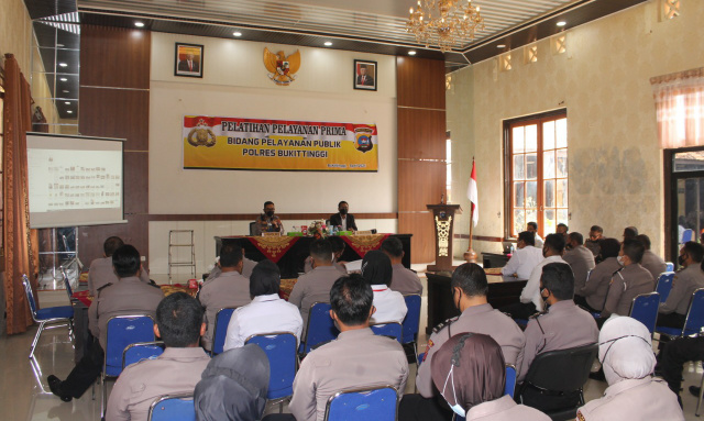Pelatihan pelayanan prima diikuti personel Polres Bukittinggi
