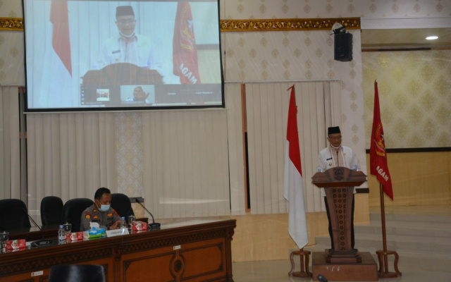 Wakil Bupati Agam, Irwan Fikri saat menyampaikan nota penjelasan bupati tentang rancangan awal RPJMD Agam Tahun 2021-2026