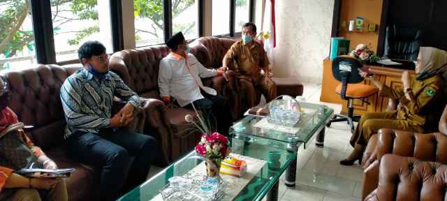 Pansus I DPRD Kota Padang Panjang dipimpin Nasrullah Nukman saat audiensi dengan Direktris RSUD Ganting dr. Lila Yanwar, Selasa (13/4) petang. 