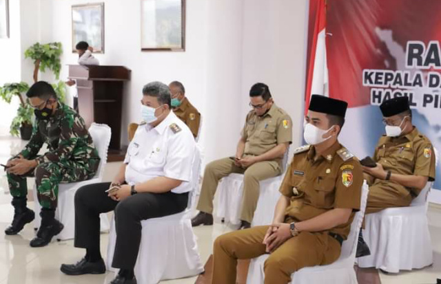Walikota bersama Wakil Walikota Solok mengikuti arahan Presiden Joko Widodo secara virtual.