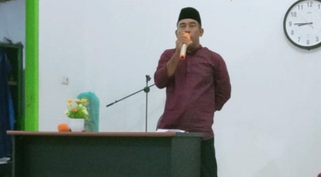 Ketua Tim Safari Ramadhan Kelompok V, Benny Ridwan, juga merupakan wakil ketua DPRD Dharmasraya, saat memberikan arahan dan sambutannya dihadapan jamaah Masjid Al-Hidayah Jorong Sido Mulyo, Nagari Tebing Tinggi