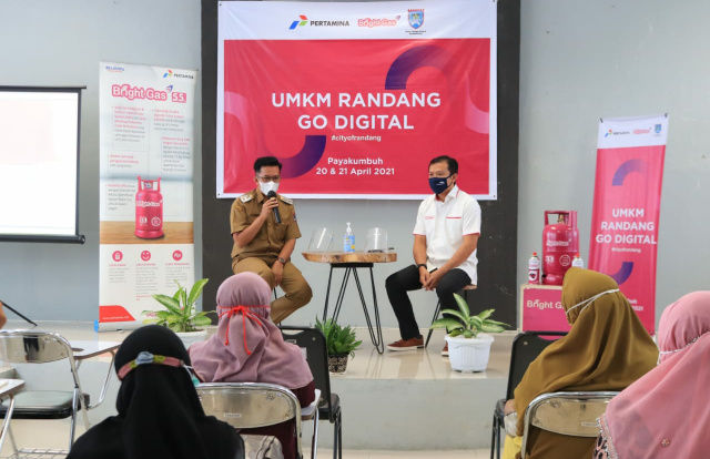 Wakil Walikota Erwin Yunaz membuka secara resmi kegiatan UMKM Rendang Go Digital dalam Rangka Workshop Re-Branding Product Berbasis E-Commerce