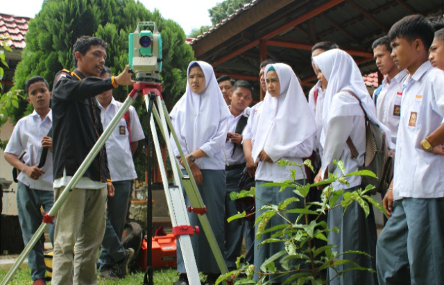 Pelatihan yang dilakukan ITP terhadap siswa SMK