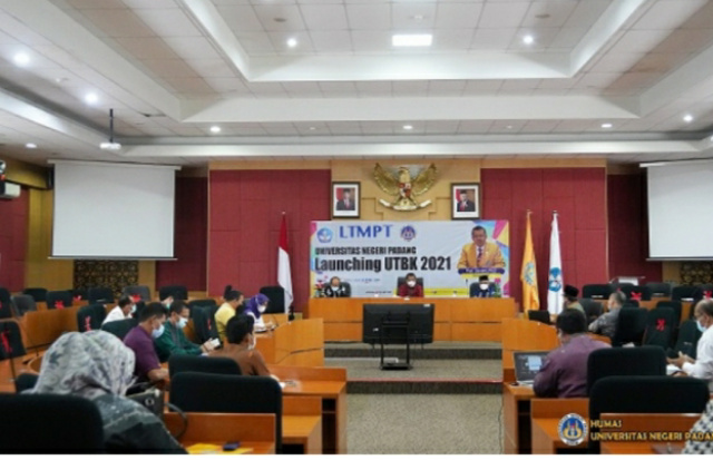 Rektor Universitas Negeri Padang, Prof. Ganefri, Ph.D bersama dengan Wali Kota Sawahlunto Deri Asta melakukan pertemuan diskusi