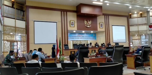 Rapat Paripurna DPRD terkait Penyampaian LKPj Wali Kota Padang Panjang TA.2020, Senin (26/4) di Gedung DPRD.
