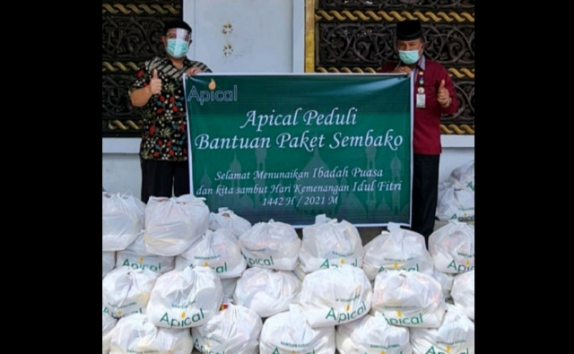 250 paket sembako dibagikan PT PT Padang Raya Cakrawala (Apical).