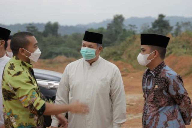 Wagub Sumbar Audy Joinaldy bersama Walikota Solok Zul Elfian dan Wakil Walikota Solok Ramadhani lokasi Stadion Laing.