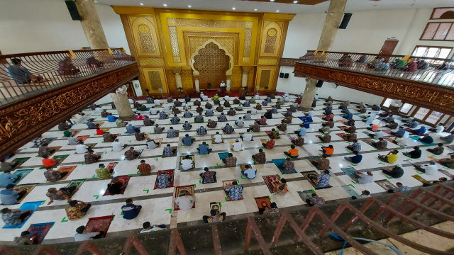 Pelaksanaan ibadah sholat di Masjid Raya Jabal Ramah Semen Padang 