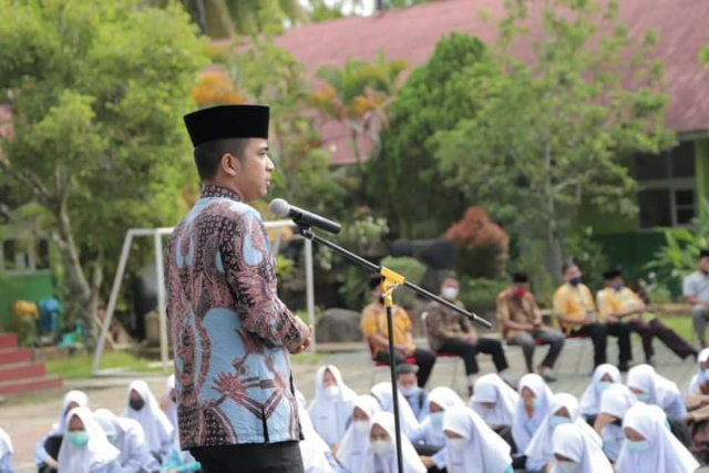 Wakil Walikota Ramadhani dihadapan peserta pesantren Ramadhan SMA 2.