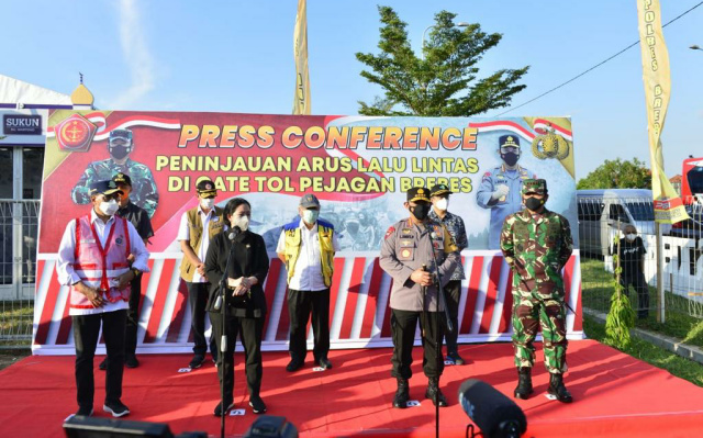 Kapolri Jenderal Polisi Listyo Sigit Prabowo melakukan peninjauan Operasi Ketupat 2021 di Pejagan, Brebes, Jawa Tengah