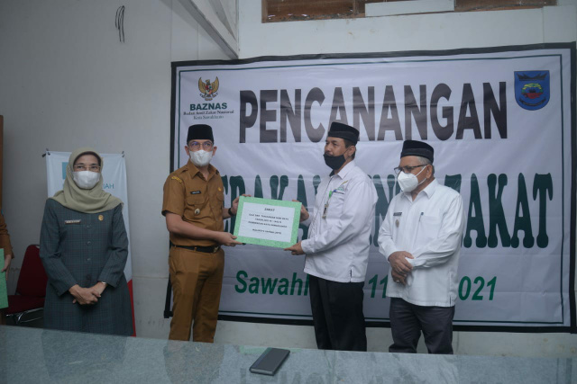Walikota Deri Asta Serahkan Zakat Maal ASN ke Baznas Kota Sawahlunto