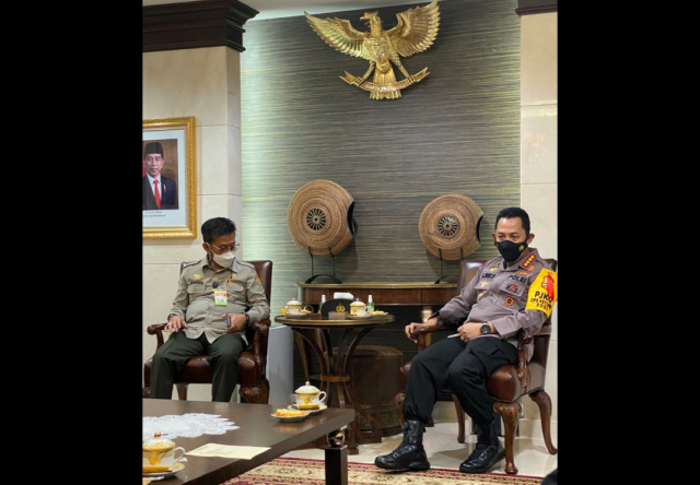 Kapolri Jenderal Listyo Sigit Prabowo menerima audiensi Menteri Pertanian Syahrul Yasin Limpo bersama jajaran di Ruang Rapat Kapolri, Mabes Polri