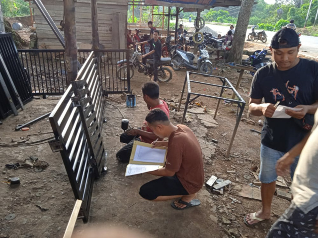Aliansi pemuda peduli Koperasi Sawit Datuak Nan Sambilan Nagari Gunung, Galang dana membayar pengacara untuk mendampingi anggota koperasi/pelapor dalam proses hukum apabila dibutuhkan.