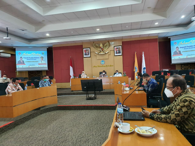 Bupati Rusma Yul Anwar, Bertemu Dengan Rektor UNP Prof. Ganefri, Ph.D
