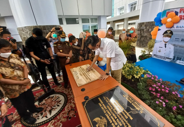 Walikota Bukittinggi meresmikan Operasional RSUD Kota Bukittinggi 
