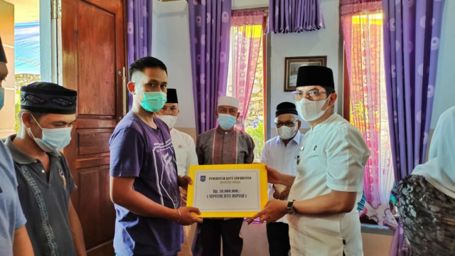 Pemko Sawahlunto Berikan  Santunan Kelima Korban Runtuhnya Dermaga Camping Ground Kandih