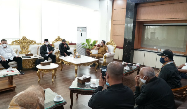 Walikota Bukittinggi Erman Safar menerima audensi pengurus Koni Bukittinggi