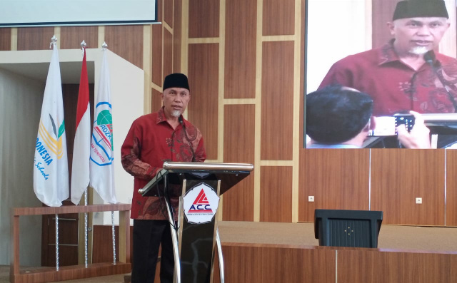 Gubernur Sumatera Barat ditunjuk untuk mewakili wali murid dari SMP Islam Terpadu Adzkia Padang