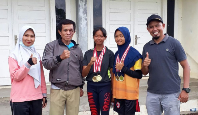 Dua siswi SMPN 4 Payakumbuh sukses meraih prestasinya pada seleksi menuju Pekan Olahraga Pelajar Daerah (POPDA) 2021.