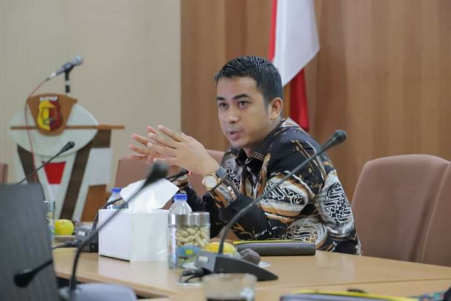 Wakil Walikota Ramadhani ketika memimpin rapat.