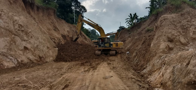 Pembukaan Jalan Pondok Kapur Muaro Kalaban PT Trijaya Putra