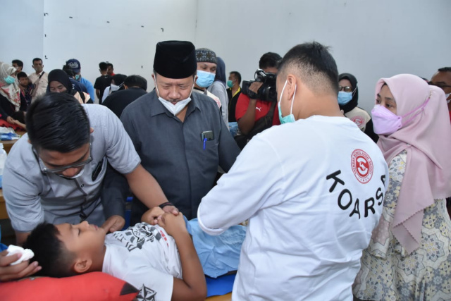Bupati Agam Andri Warman saksikan khitanan massal yang digelar Yayasan Koarsa 