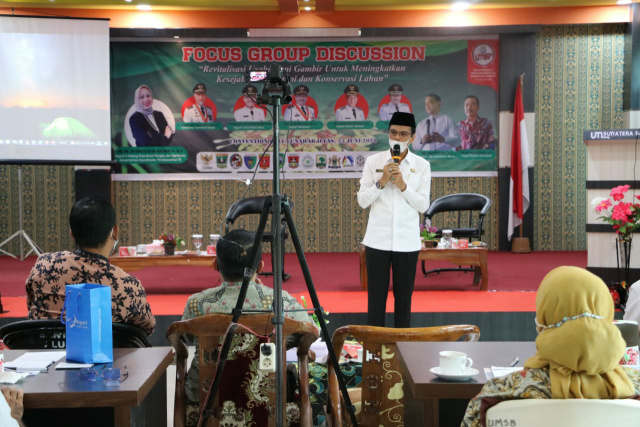 Bupati Kabupaten Limapuluh Kota, Safaruddin Dt. Bandaro Rajo didaulat sebagai pembicara pada Focus Group Discussion (FGD) yang diinisiasi oleh Universitas Muhammadiyah Sumatera Barat