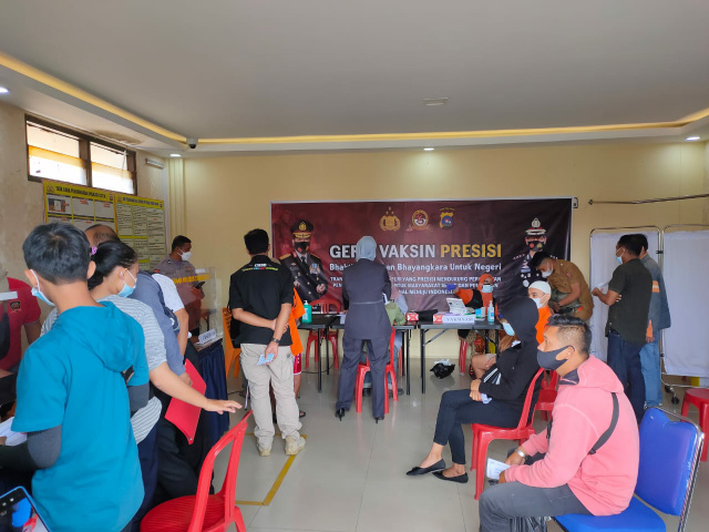 Polres Bukittinggi membuka gerai vaksin Presisi guna memfasilitasi masyarakat yang belum disuntik vaksin Covid-19