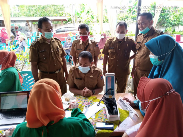 Gebyar Vaksin Kecamatan Payakumbuah Timur dihelat di halaman kantor camat setempat. 