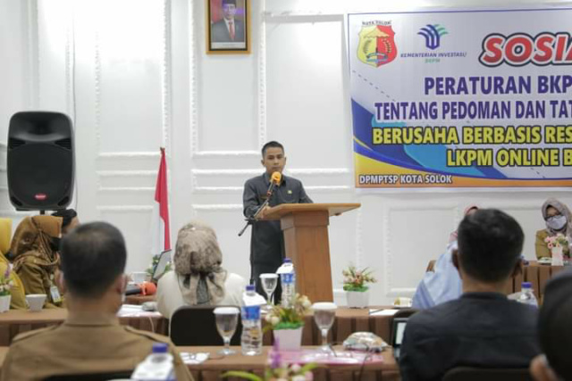 Wakil Walikota Solok Ramadhani Kirana Putra buka pelaksanaan Sosialisasi Peraturan Badan Koordinasi Penanaman Modal Republik Indonesia Nomor 5 tahun 2021 tentang Pedoman dan Tata Cara Pengawasan Perizinan Berusaha Berbasis Resiko