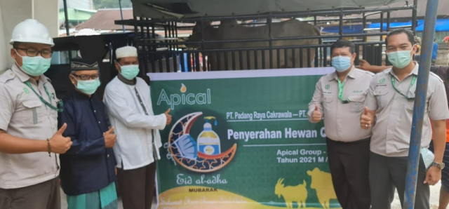 Apical group di Wilayah operasi padang menyerahkan bantuan Idul Adha ke Mesjid Nurul Jannah Gaung, Kel. Gates Nan XX