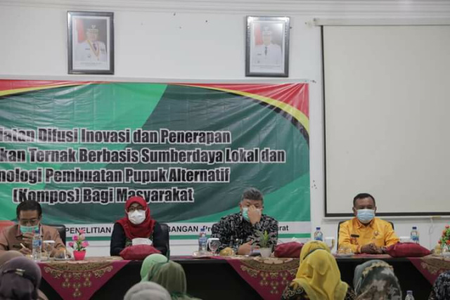 Walikota Solok ketika membuka kegiatan Pelatihan dan pembuatan pupuk dan pakan ternak Organik berbasis sumber daya lokal