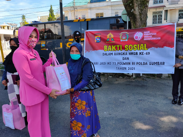 Kegiatan bhakti sosial Polwan Polres Bukittinggi Bersama Bhayangkari Cabang Bukittinggi 