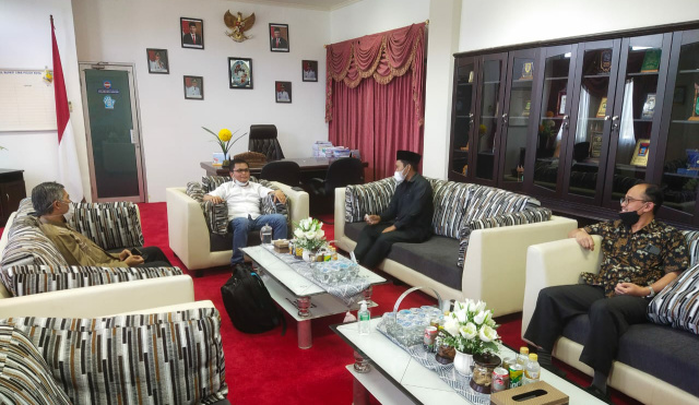 Wakil Ketua DPRD Pasaman, Danny Ismaya saat temui Wabup Limapuluhkota Rizki Kurniawan