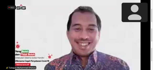 Direktur Keuangan PT Semen Padang Tubagus Muhammad Dharury  ketika membuka webinar, Jumat (6/8/2021)
