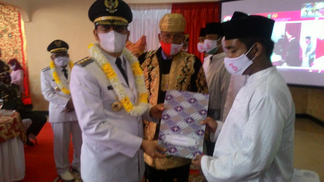 Walikota Deri Asta Serahkan Remisi di Rutan Sawahlunto, Selasa (17/8)