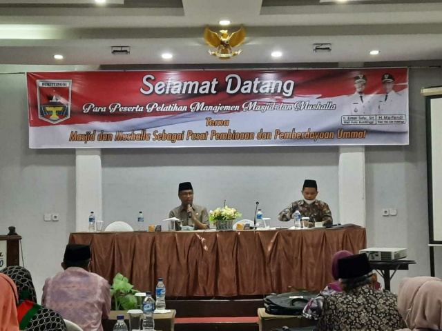 Wakil Walikota Bukittinggi Marfendi tampil sebagai pemateri pada kegiatan Pelatihan Manajemen Masjid dan Mushalla