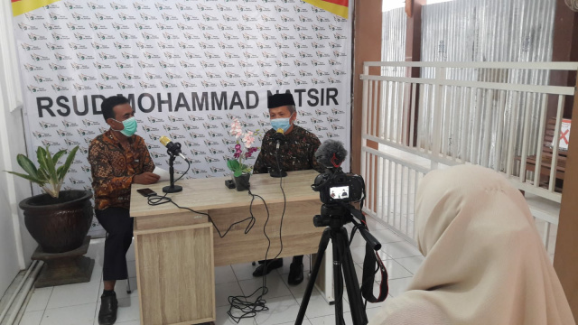 Salah satu bentuk inovasi di RSMN, memproduksi video untuk dipublish di Youtube.