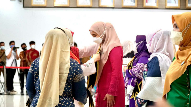 Ketua TP PKK Kota Bukittinggi Ny. Fiona Erman Safar, dikukuhkan menjadi Bunda PAUD Kota Bukittinggi 