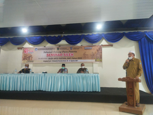 Bupati Pasaman Barat Hamsuardi membuka secara resmi Seminar Silek Arts Festival (SAF) tahun 2021 di aula Hotel Gucci