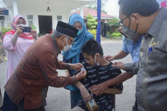 Wawako Zohirin Sayuti Menyaksikan Pemberian Vaksin Covid 19 Untuk ABK, Kamis (2/9)