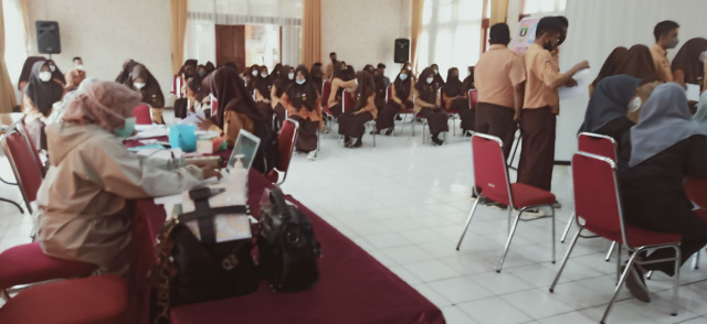 Pelaksanaan vaksinasi covid-19 di SMK N 2 Bukittinggi