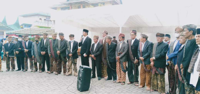 Wali Kota Bukittinggi Erman Safar membuka secara resmi kegiatan Alek Nagari Khatam Al Quran ke-41 MDTA Al Manaar di Masjid Muslimin, Puhun Pintu Kabun, Kecamatan Mandiangin Koto Selayan