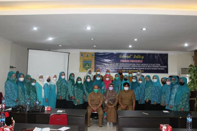 Peserta Sosialisasi Lima Pilar STBM di gelar Dinkes Kota Padang Panjang, Senin (13/9/2021) diikuti anggota PKK Kelurahan dan Forum Kota Sehat, bertempat dihotel Rangkayo Basa Silaing Bawah.