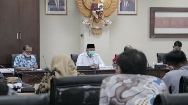Walikota Solok Zul Elfian Umar ketika beraudensi dengang anggota DPRD Propinsi Sumatera Barat Daerah Pemilihan (Dapil) VII