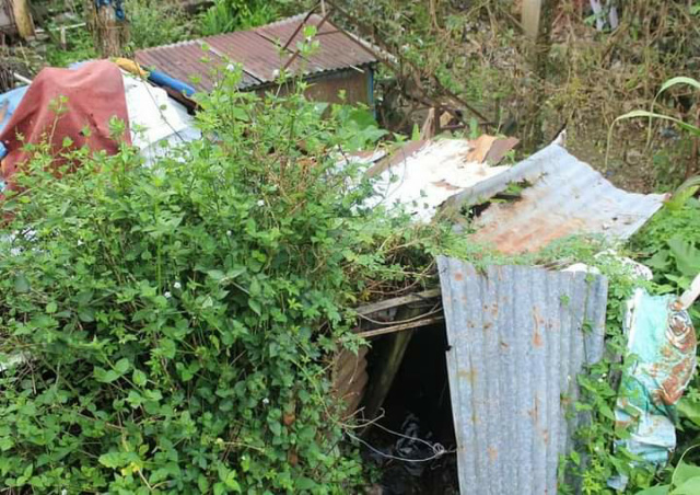 Inilah kondisi rumah Ujang salah seorang warga Padang Panjang terletak dekat TPAS kini memperoleh bantuan Baznas untuk dibuatkan rumah yang layak huni.