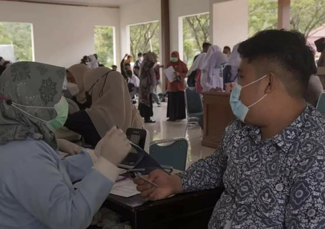 Suasana antusias warga untuk ikuti Vaksinasi di Gerai Polres Kota Padang Panjang, Kamis kemaren.