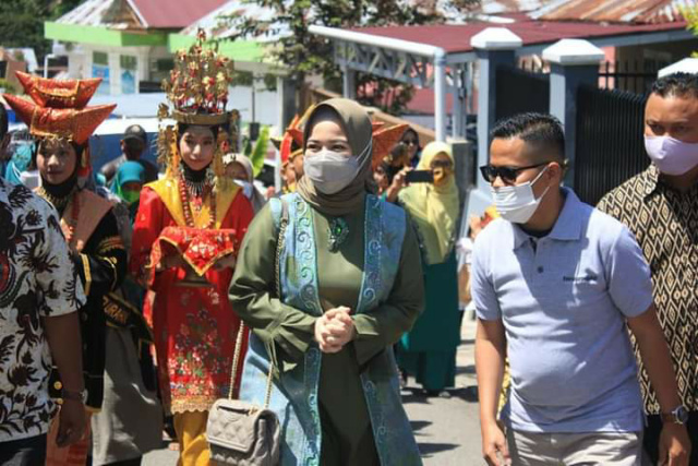 Bunda Literasi Kota Padang Panjang, dr. Dian Puspita Fadly Amran, Sp.JP menghadiri perayaan HUT ke-2 Taman Baca Masyarakat