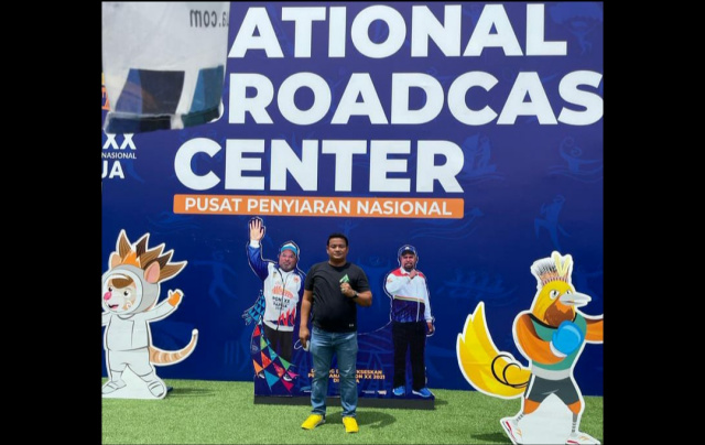 Ketua KONI Pasaman, Tommy Irawan Sandra bersama atlet asal Pasaman